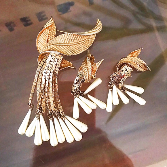 Vintage 50s 60s Dangle Faux Pearl Brooch and Earrings Demi Parure Unsigned MCM - Picture 1 of 7